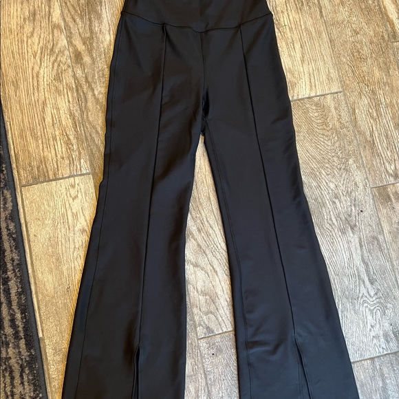 Abercrombie & Fitch Your Personal Best YPB Flare Leggings Pant Black Large Short - Picture 10 of 16